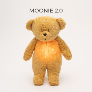 MOONIE ORGANIC 2.0: Приятелче за спокоен сън от органичен памук с нощна лампа и успокояващи звуци - МЕЧО "HONEY"